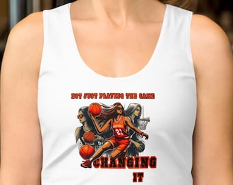 Top corto de poliéster reciclado estampado - Corte ajustado, Top de baloncesto para mujer, ¡Ella tiene juego!