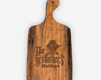 Tabla de servir de madera de cerezo personalizada "Grillfather": regalo artesanal de borde vivo