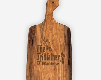 Tabla de servir de madera de cerezo con borde natural personalizada: Grillfather Design