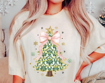 Christmas Sweatshirt for Women Christmas Tree Shirt Cute Christmas Tshirt Holiday tee with pink Coquette bow Shirt Coquette Christmas Shirt