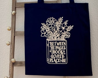 Stofftasche, Tragetasche, Booklover "Between the pages of a book is a lovely place to be"