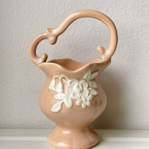 Vintage 30s Weller Art Pottery Peach/Apricot Handled Basket Vase/Planter Cameo Rose Pattern 7.5&quot;