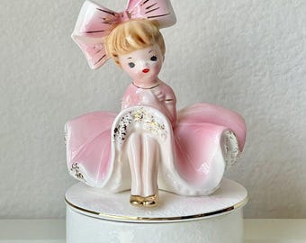 Vintage 1964 Inarco Pink Big Bow Bloomer Girl Lidded Trinket Box E1606 Japan 6"