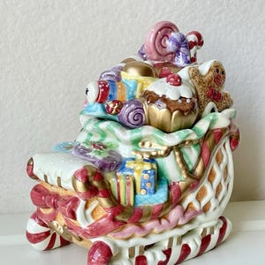 Fitz & Floyd &quot;Candy Lane Express&quot; Sugar Bowl w/Lid Christmas Santa Sleigh Sweet Treats Presents