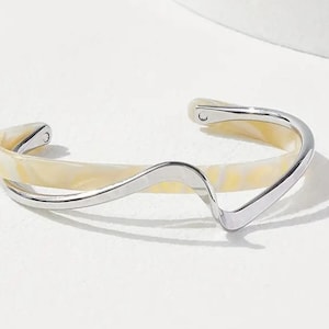 18K Gold-Plated Cuff Bangle with Wave Design and Faux Pearl Accent: Minimalist Jewelry for Women