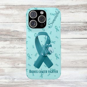 Badass äggstockscancerkämpe Anpassat iPhone 17, iPhone 16, iPhone 15, iPhone 14, iPhone 13, iPhone 12-skal. Cancermedvetenhet, cancerkämpe