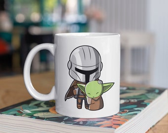 Star Wars | Schattige Chibi Mandalorian die Grogu aait | 11oz witte glanzende mok | Perfect cadeau voor Star Wars-fans