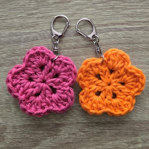 Flower Keychain Pattern, Keychain Pattern, Flower Keychain, Handmade Flower Keychain, Crochet Keychain, Crochet Flower Keychain