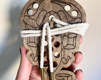 Juguete de madera con cordones de escorpión para niños pequeños, idea de actividad manual Montessori, calcetín de escorpión para niño, juego de viaje de costura de juguete de escorpión
