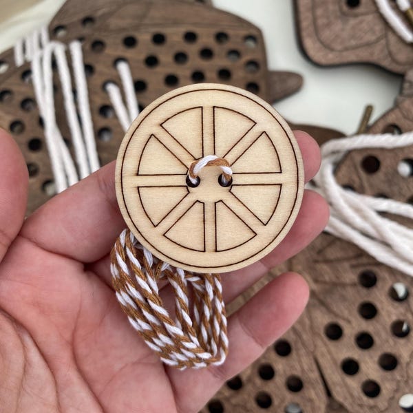 Wagon Wheel Spinner Toy Pioneer Day Activity Wooden Button Spinner Pioneer Game for Kids Handcart Spinner Toy Oregon Trail Wooden Toy