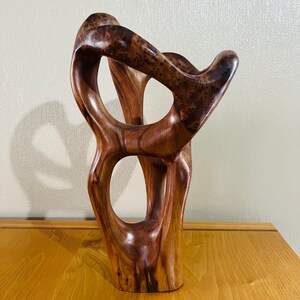 Scultura in legno di cedro marocchino