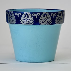 3&quot; decorative pot, will bring colors to your life in this festive season. Beautiful zari art of tiny pots. Can be used as a pot planter