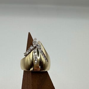 Beautiful Vintage 14k and Diamond Estate Ring