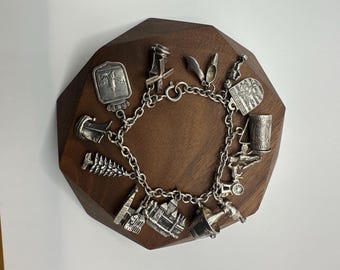 Pulseira vintage de prata 925 de 20 cm com 14 pingentes de prata.