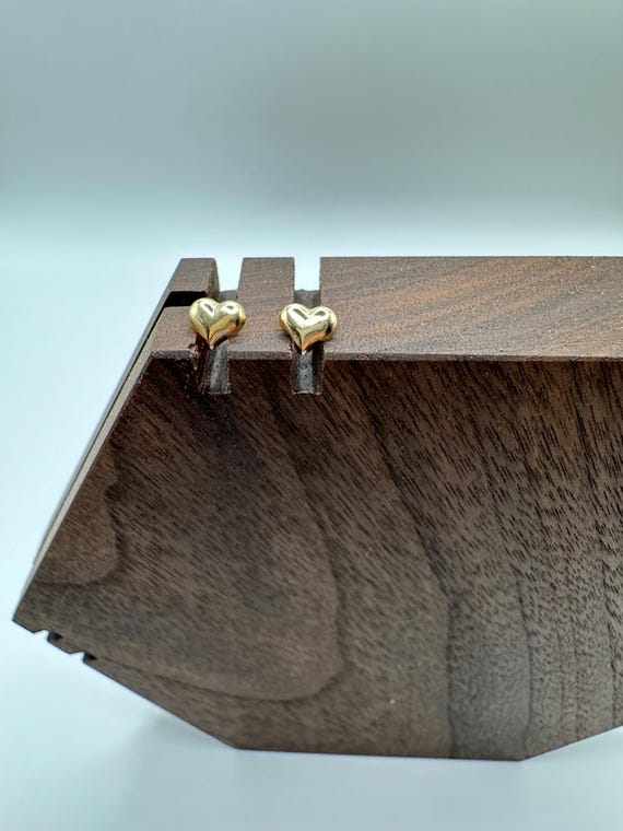 14k gold heart stud earrings