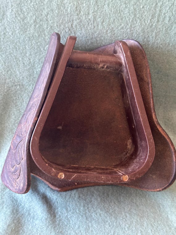 Étrier de selle western en bois, gainé de cuir et fabriqué à