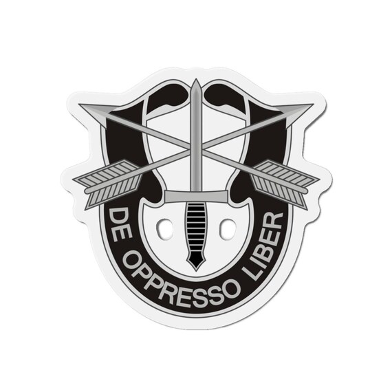 アメリカ陸軍特殊部隊グリーンベレーの紋章「De Oppresso Liber」飲酒