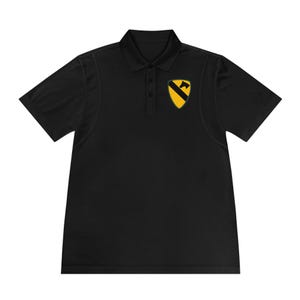Polo deportivo para hombre de la 1.ª División de Caballería del Ejército de EE. UU.