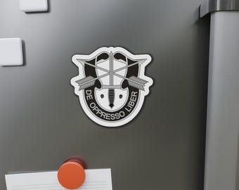 アメリカ陸軍特殊部隊グリーンベレーの紋章「De Oppresso Liber」飲酒