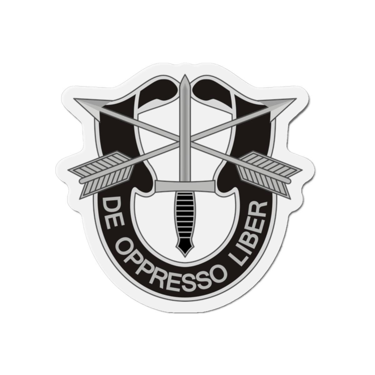 アメリカ陸軍特殊部隊グリーンベレーの紋章「De Oppresso Liber」飲酒