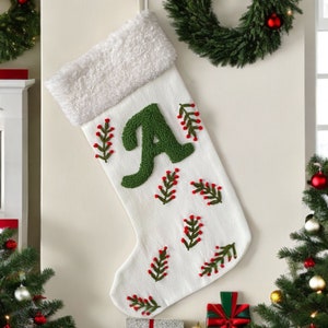 Personalisierte Weihnachtsstrümpfe, einzigartiges Familiengeschenk, handgefertigte Ornamente, Urlaub Monogramm, gemütliches handgefertigtes Dekor, festliche individuelle Strümpfe