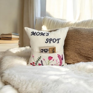Personalized Cushion with Pocket, Mama’s Spot Pillow, Sweet Gift for Her, Customizable Throw Pillow, Reading Pillow Cover, Floral Pillow