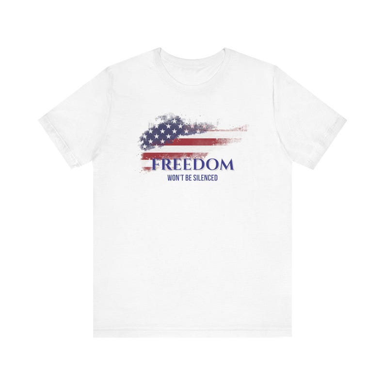 Camiseta con la bandera estadounidense de la libertad. La libertad no será silenciada. Camiseta patriótica. Camiseta "Defiende la libertad de expresión". Camiseta de algodón patriota de EE. UU. White
