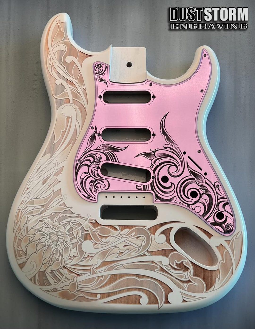た*ー様 fender stratoacasterモディファイ品 White Fender Strat Guitar Body Custom Laser Engraved