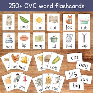 Puede incluir: Un conjunto de 250+ tarjetas de palabras CVC. Cada tarjeta presenta una ilustración en acuarela y una palabra correspondiente, como "gato", "sol" y "jarra". Las tarjetas están dispuestas sobre una superficie de madera, para la alfabetización temprana.
