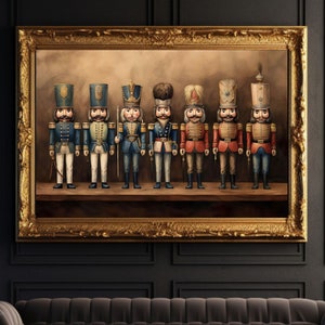 Puede incluir: Una pintura enmarcada de siete soldados de juguete en fila. Los soldados están vestidos con uniformes azules, rojos y dorados con sombreros y armas. La pintura tiene un fondo marrón.