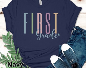 Benutzerdefinierte Lehrer Shirt, erste Klasse Lehrer Shirt, Lehrer Shirt, Lehrer Geschenke, zurück in der Schule, personalisierte Lehrer Geschenk, Team Lehrer Shirt