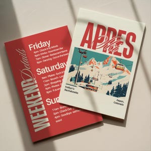Könnte beinhalten: Zwei gedruckte Karten. Eine rote Karte mit weißem Text, der Wochenenddetails einschließlich Zeiten und Aktivitäten auflistet. Die andere Karte ist weiß mit dem Wort "APRES" in Rot und einer Grafik einer Seilbahn und Bergen. Auf der Karte steht "Aspen, Colorado."