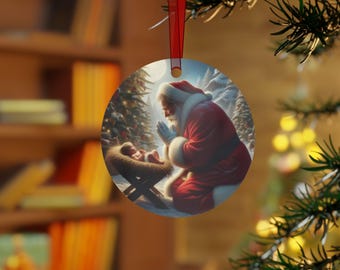 Papai Noel rezando sobre o Menino Jesus - Enfeite de Natal, Lembrança de Natal