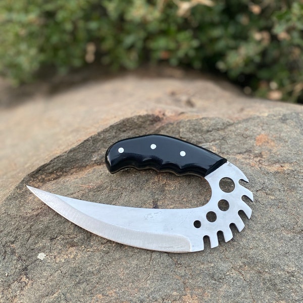 Mica Handle Custom Karambit Knife Csgo knife Engraved knife,tactical knife,collection knife