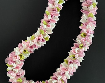 Simply Mauvelous Ribbon Lei