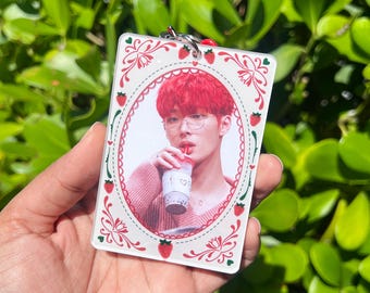 Hand Tufted Strawberry Photocard Holder, Kpop Keychain - Etsy