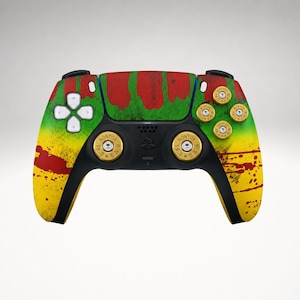 Peut inclure: Une manette de jeu vidéo sans fil présentant un dégradé de couleurs rouge, vert et jaune avec un effet d'éclaboussures de peinture usée. La manette comprend des boutons directionnels blancs ainsi que des joysticks et boutons d'action dorés.