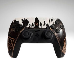 Puede incluir: Un mando de videojuegos negro con una carcasa personalizada de diseño gráfico en blanco y color cobre. El diseño incluye siluetas de figuras, el número 33, el texto 33 TOMORROW HOMES y una ilustración de la Torre Eiffel.