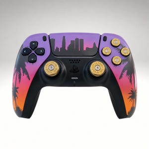 Handmålad PlayStation 5 Vice-inspirerad kontroll med riktiga kulknappar och tummspakar.