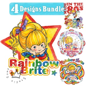 Op de afbeelding: Een digitaal ontwerppakket met Rainbow Brite-personages. De hoofdafbeelding toont een gele sterachtergrond met een blond personage, met tekst die 4 Designs Bundle, Made in the 80's, Be a Rainbow in Someone Else's Cloud en Rainbow Brite leest.
