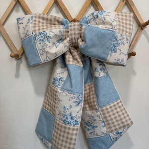 Quilted door hanger bow