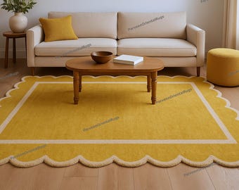 Tappeto color senape con bordo smerlato – Tappeto in lana trapuntato a mano con bordo beige / Un tocco di originalità per il soggiorno, la cameretta dei bambini o l'ingresso di casa.
