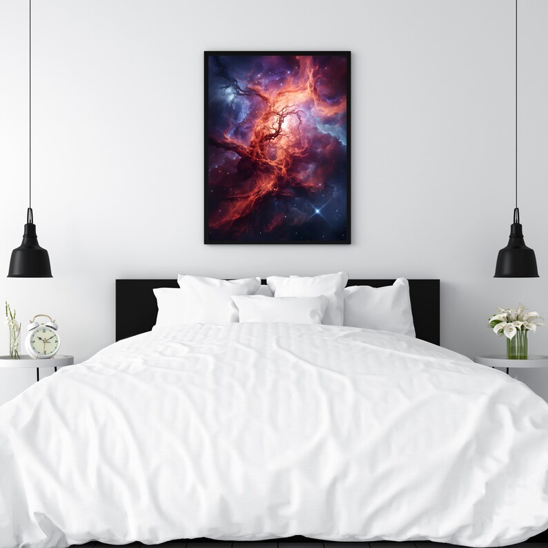 以下が含まれることがあります： 赤、オレンジ、青の色合いの星雲の額装されたプリント。星雲は木のような形をしていて、中心に明るい星があります。