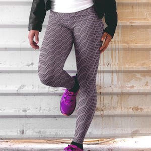 Women&#39;s Geometric Wave Pants, Casual Lilac Purple Handmade Leggings, Ladies Yoga Workout Tights, Highrise Athleisure Wear, Custom Leggings