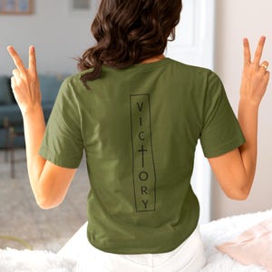 Religiöser Sieg Unisex-T-Shirt, christlicher Kreuzbuchstabe T, Jesus-Glaubens-T-Shirt, inspirierende christliche Kleidung, religiöses grafisches T-Shirt