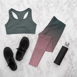 Roze hartlegging, zwarte en roze legging, handgemaakte damesbroek, aangepaste gymbroek, hartvormige broek