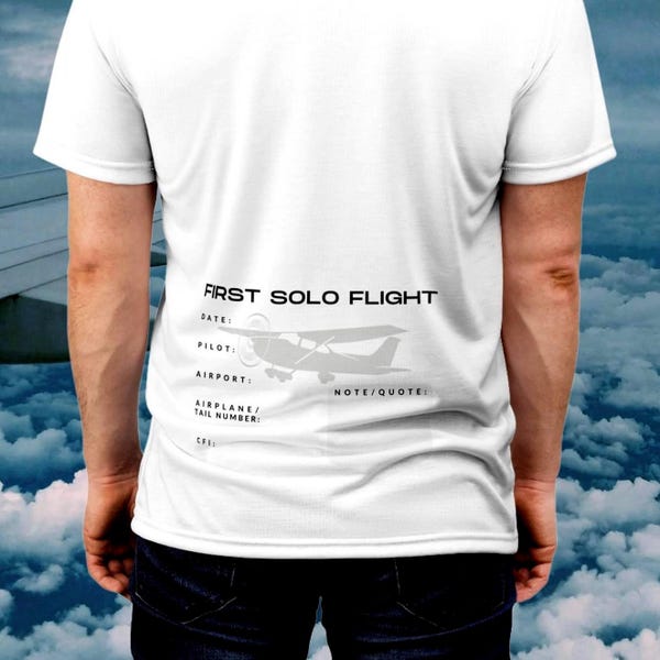Camiseta Primeiro Voo Solo: Presente Personalizável para Pilotos | Pronta para Cortar