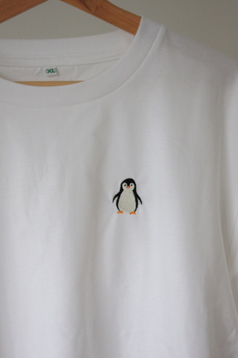 Pinguin T-Shirt Hochwertiges faires besticktes unisex Bio-Baumwoll-Tshirt Bild 3