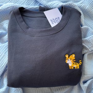 Tiger Sweatshirt - Heavy Unisex Sweatshirt, Cotton Embroidery (fair trade, handmade), Recycled Polyester, Animal