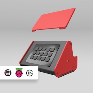 Op de afbeelding: Een rode en zwarte 3D-geprinte behuizing voor een Raspberry Pi-computer met een toetsenbord aan de voorkant. De behuizing heeft een afneembaar deksel.
